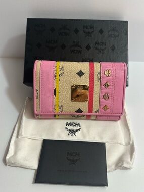 {Almost New} 𝓜𝓒𝓜 Visetos Trifold Women's Wallet fall inclusion